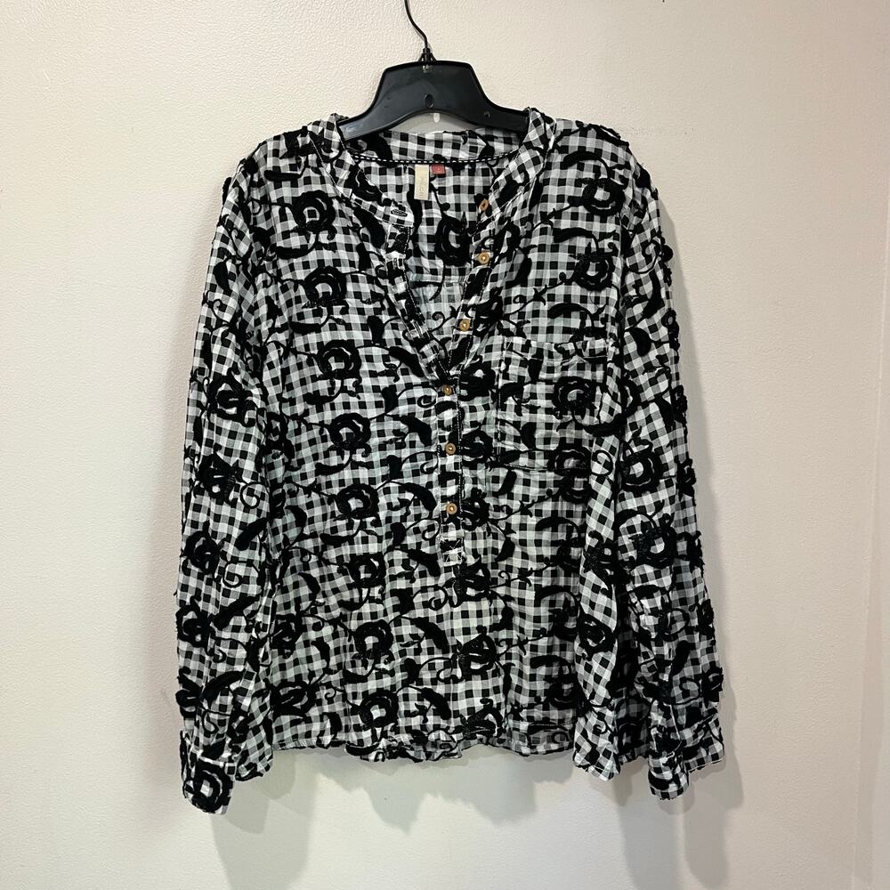 Anthropologie Pilcro Black and White gingham with embroidered floral button up - Picture 2 of 10